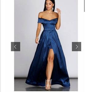 NWT Windsor Navy Blue  gown